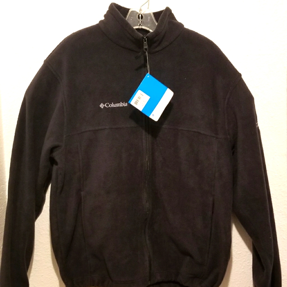 Grey Colombia full zip Fleece with small Muckleshoot Casino Logo. Size Large